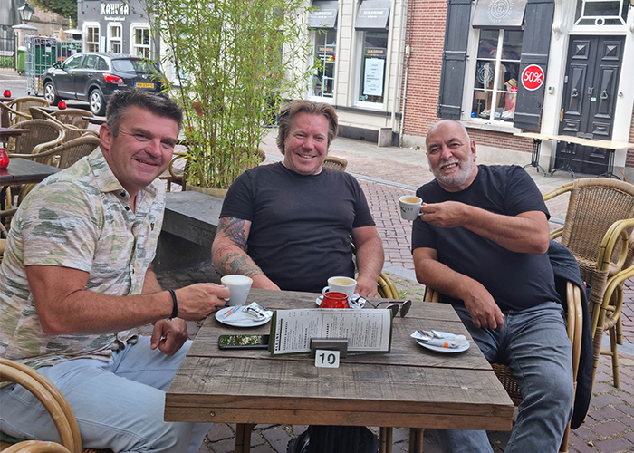 V.l.n.r. Stefan van Strien (nieuwe bestuurder), Antal Driessen (voormalig eigenaar) en Lou Dost (nieuwe bestuurder en bestuurder Ondernemend Kapitaal).