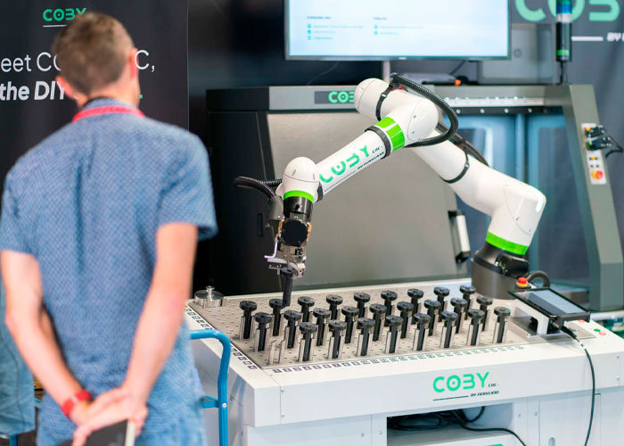 Coby is, net zoals alle andere RoboJob-systemen, een automatiseringsoplossing voor CNC draai- en freesmachines.