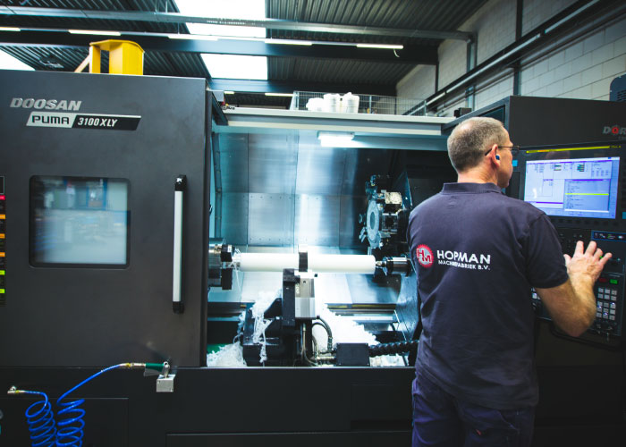 De nieuwe Puma 3100XLY draaibank van DN Solutions is al een aantal maanden vol in bedrijf. De belangrijkste reden voor Hopman Machinefabriek om juist deze draaibank te kiezen, zijn de aangedreven gereedschappen.