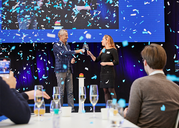 Carl Berlo, CEO van 247TailorSteel en Isabella Smulders, lid van de raad van commissarissen van 247TailorSteel, bij de feestelijke opening van de vestiging in Langenau.