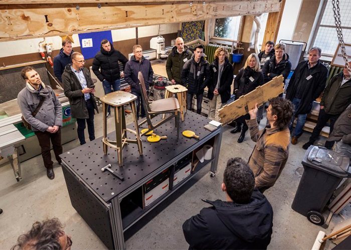 De bijeenkomst startte met een rondleiding over het terrein van MAAK Haarlem en een bezoek aan een aantal innovatieve en circulaire MAAKers.