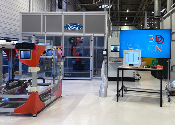Ford produceert in het 3D-printcentrum onderdelen van maar een paar centimeter lang en 30 gram zwaar, tot onderdelen van 2,4 meter lang, 1,2 meter breed en 1 meter hoog met een gewicht van 15 kilo.