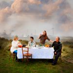 De voorstelling ‘Onder de rook van de Hoogovens’ is gebaseerd op verhalen van (oud-)medewerkers, hun families, omstanders, buurtbewoners en milieuactivisten.