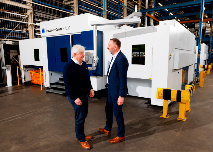 Voor Hans Sanders van VDL Technics en Menko Eisma van Trumpf Nederland staat het als een paal boven water: “Elke routine wordt in de toekomst gedigitaliseerd/geautomatiseerd.” (Foto: VDL Groep/Bram Saeys)