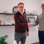 De deal is rond! Jeroen van Nunen (links) neemt met zijn bedrijf B&S Technology plaatsgenoot TMF van Wiek Vriends over.