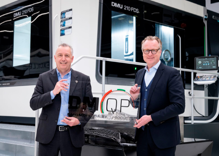 DMG MORI heeft hyper MILL het DMG Mori Qualified Products-keurmerk toegekend. Links Volker Nesenhöner, CEO Open Mind, rechts Christoph Grosch, Executive Director DMQP.