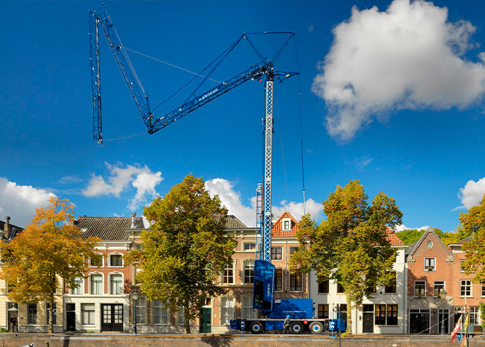 De hybride torenkranen van Spierings Mobile Cranes zijn uitgerust met lithium-ion accu’s. Dat maakt ze geschikt voor emissievrije inzet op iedere bouwplaats.