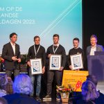 Lasser Bart Willems (tweede van rechts), winnaar van de Jong Metaal Award, met naast hem de twee andere genomineerden.