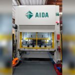 De Aida 200-ton servo pers geeft KeyTec maximale flexibiliteit. Stans- en trekwerk dat je op een hydraulische en een excenterpers doet, kun je op een servo pers combineren. Complexe producten kunnen in principe goed en met een flinke snelheid worden geproduceerd.