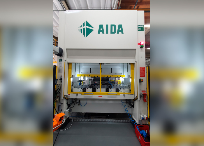De Aida 200-ton servo pers geeft KeyTec maximale flexibiliteit. Stans- en trekwerk dat je op een hydraulische en een excenterpers doet, kun je op een servo pers combineren. Complexe producten kunnen in principe goed en met een flinke snelheid worden geproduceerd.