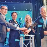 Op de foto staan (v.l.n.r.): Gedeputeerde van de Provincie Noord-Brabant Martijn van Gruijthuijsen, burgemeester van gemeente Halderberge Bernd Roks, Isabella Smulders - lid van Raad van commissarissen 247TailorSteel en Carl Berlo - CEO 247TailorSteel.