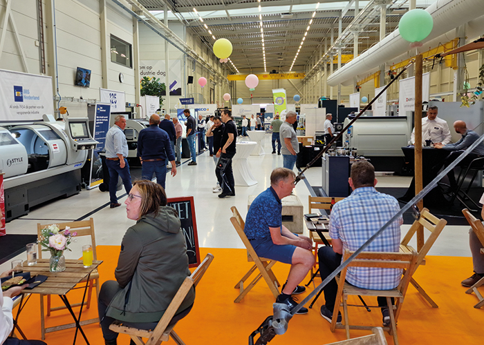 Naast Style presenteerden zich meer dan twintig partners in de showroom en een deel van de productieruimte. Ze hebben vrijwel allemaal een relatie met de machinebouwer.