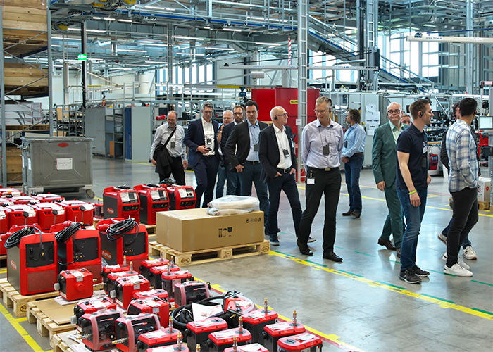 Veel bezoekers van de conferentie maakten van de gelegenheid gebruik om de productielocatie van Fronius in het Oostenrijkse Sattledt te bezoeken.