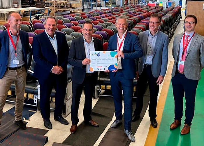 V.l.n.r. Freek van den Heuvel (REWIN), Edwin Poldermans (Fokker Services Woensdrecht), Steven Adriaansens (gemeente Woensdrecht), Richard Beismann (Overveld Machines), Eric Schevenhoven (Aviolanda Aerospace) en Jacob Derks (World Class Maintenance).