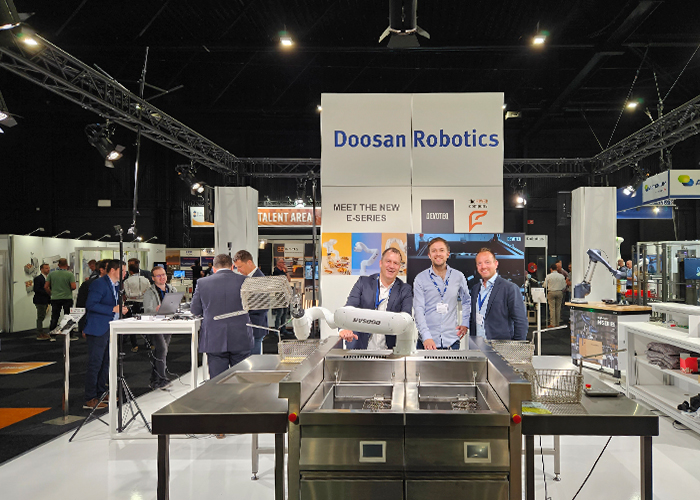 De E-Series cobots van Doosan Robotics zijn speciaal ontwikkeld voor de voedingsmiddelen- en drankenindustrie. Ideaal dus om patat te laten bakken.