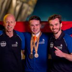 Europees kampioen Bart Willems met zijn begeleiders Wim van der Merwe (links) en Richard Roolvink. “Ze stonden altijd voor me klaar, echt super.”