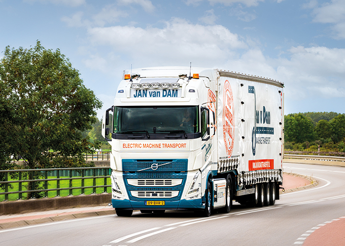 De Volvo FH Electric is de eerste, maar zeer waarschijnlijk niet de laatste elektrische truck in het wagenpark van Jan van Dam Machine Transport.