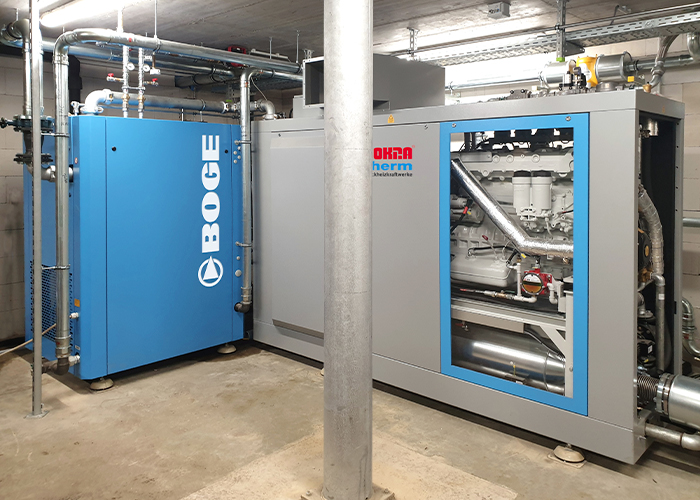De gasmotor-compressormodule van Sokratherm produceert industrieel bruikbare warmte. Door de gasmotor te koppelen aan de schroefcompressor uit de S-4-serie van Boge wordt daarbij tegelijkertijd perslucht geproduceerd.
