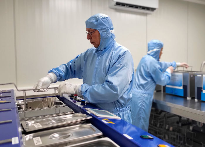 Met focus op het ontzorgen van klanten in veeleisende markten heeft B&S Technology geïnvesteerd in een geconditioneerde cleanroom.