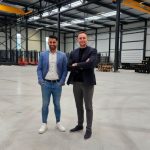 Inkoopmanager Sohail Rahimi en general sales manager Mark van der Velden staan net als hun collega’s te popelen om te verhuizen naar het nieuwe pand van Galvano Metaal. “De functie van een groothandel wordt belangrijker. Wij moeten een brede en diepe voorraad hebben en het materiaal snel kunnen leveren aan de productielijn.” Galvano Metaal