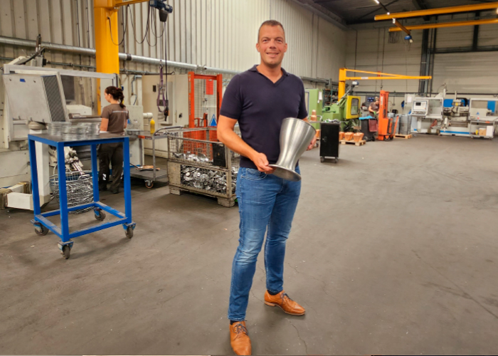 Forceertechniek Koolmees blinkt uit in het forceren van delen uit staal, aluminium, roestvast staal, koper en messing tot een diameter van 1 meter. “Ik durf wel te zeggen dat we daarmee tot de top van Europa behoren”, zegt Remco Koolmees.