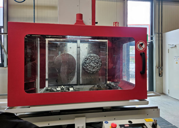 Tijdens de Promatt Demodagen zal van alle soorten machines Van Behringer iets te zien zijn, waaronder een machine voor het loszagen van 3D geprinte onderdelen.