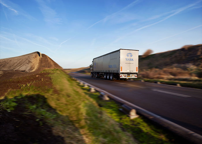 Zeremis Delivered biedt klanten de mogelijkheid om hun staal te ontvangen via emissiearm transport.