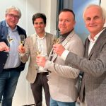 De deal is rond. V.l.n.r. Eddo Cammeraat, Stefan Damen (MGF), Edwin van der Spek en Paul van Logtestijn (MGF).