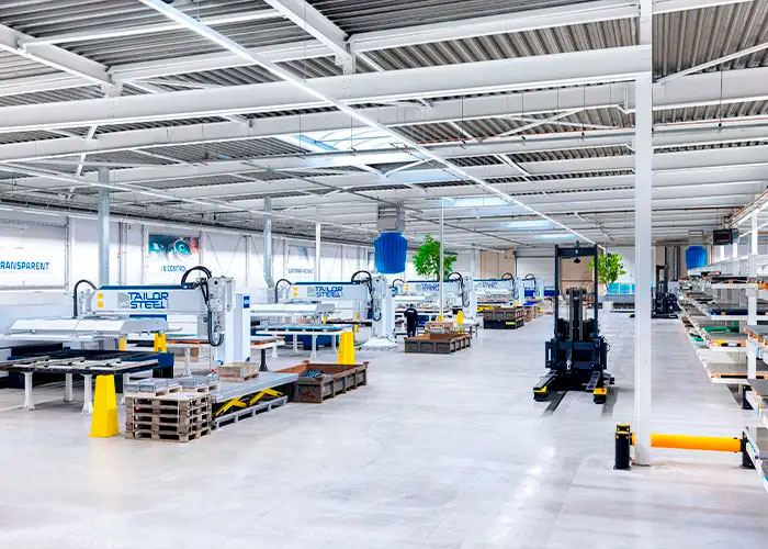 247TailorSteel heeft het grootste machinepark voor lasersnijden in Europa. Verdeeld over zes locaties worden er totaal 1,25 miljoen snijuren op jaarbasis gedraaid.
