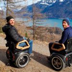 Met de Hoss kunnen rolstoelgebruikers veilig in de bergen en zelfs door de sneeuw rijden. (Foto: Hoss Mobility)