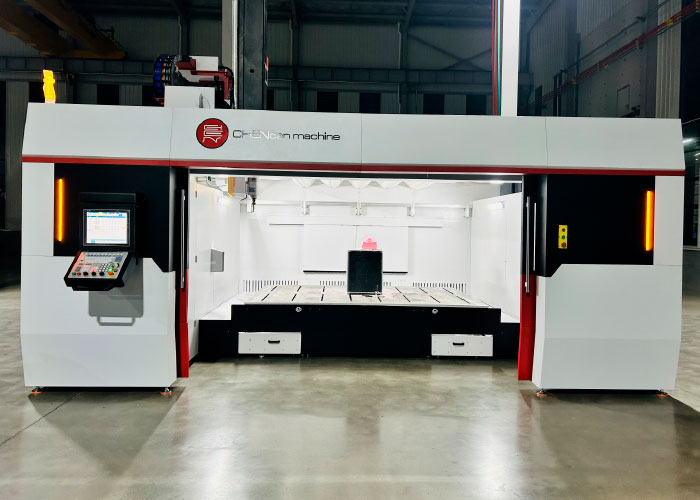 De zware 5-assige CNC freesmachine van het type FC, met een werkbereik van 3×2 meter en een Z-as van 1200 mm.