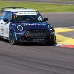 SCHUNK ondersteunt de overgang naar elektromobiliteit nu ook op het racecircuit. De volledig elektrische SCHUNK Mini doet dit jaar mee aan de Europese NXT Gen Cup. (Foto: Martin Öberg / Beeldrechten: NXT Gen Cup)