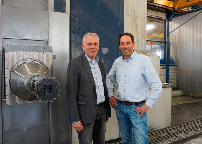 John Hermans, oud-eigenaar van Ubroek precision in large machining, en CEO Edwin Voermans van Dumaco Group. Mede door de overname van Ubroek is Dumaco inmiddels ook op het gebied van verspaning op hoog niveau een serieuze partij.