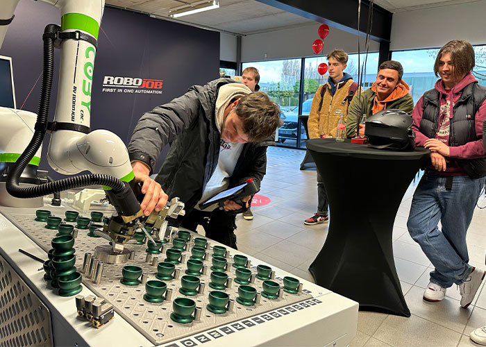 Tijdens de RoboJob Experience Day kan onder meer kennis worden gemaakt met de innovatieve robottoepassingen van de Belgische CNC-automatiseerder.