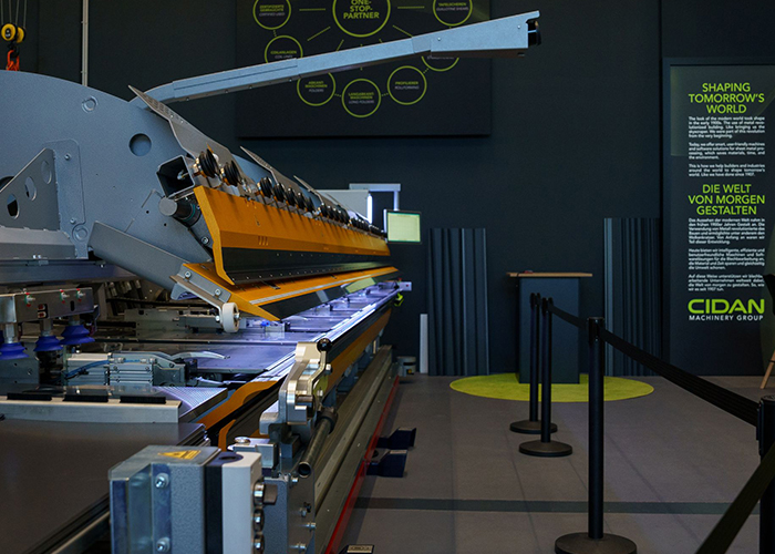 In de nieuwe showroom is er nu de mogelijkheid om de machines van CIDAN, Forstner en Thalmann, evenals de software van nuIT grondig persoonlijk te testen en uitgebreid advies te krijgen.