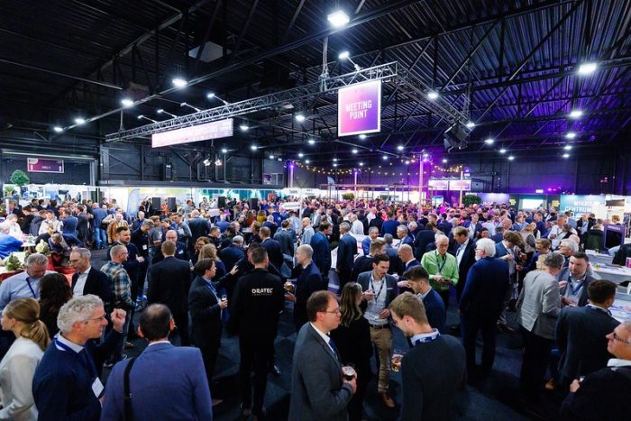 Ruim 6100 professionals uit binnen- en buitenland hebben elkaar ontmoet op de Precisiebeurs. Er werd volop genetwerkt en vele (toevallige) ontmoetingen vonden plaats