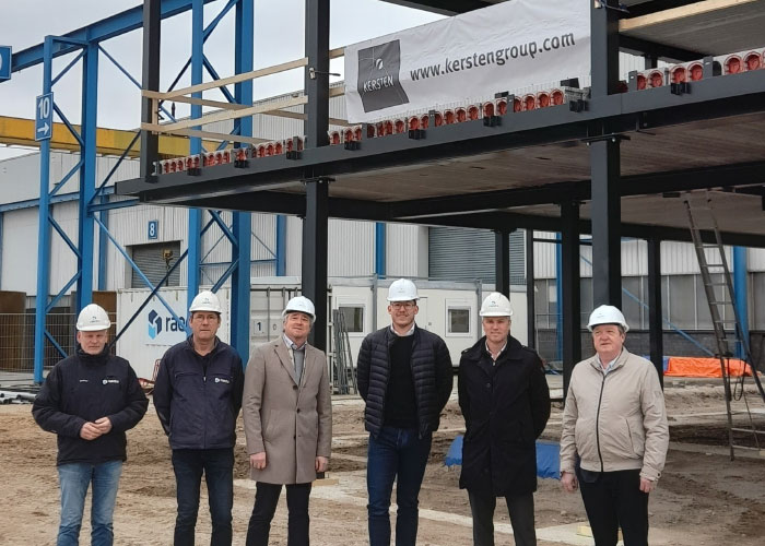 Ter gelegenheid van het bereiken van het hoogste punt kwamen directie en management van bouwbedrijf Raedts en de directie en eigenaren van Kersten bij elkaar om de voortgang te bekijken.