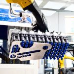 Dankzij de modulaire constructie kan de FMG Matrixgrijper van Schmalz bijna elke vorm grijpen.