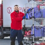 Mewa levert een complete dienstverlening, bestaande uit het beschikbaar stellen, leveren, ophalen en onderhouden van het textiel, alsook het herstellen en vervangen bij slijtage.