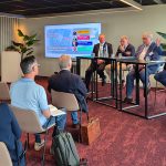 Het Nederlandse initiatief werd gepresenteerd tijdens de paneldiscussie op de EMO World Tour in Rotterdam. Uiterst rechts achter de tafel John Kooning van DMG Mori, naast hem Eddo Cammeraat van Laagland.