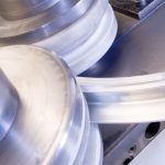 Kersten wordt wereldwijd erkend om zijn specialisme in buigtechnologie en de productie van op maat gemaakte aluminium componenten. Voor de gevelindustrie levert Kersten gebogen de-len; van engineering en buigen tot 5-assige bewerking.