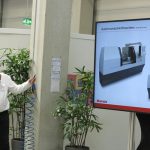 Thomas Loscher, technisch manager bij Okamoto, tijdens zijn presentatie over de nieuwste Okamoto-technologieën op het gebied van cilindrisch en inwendig cilindrisch slijpen.