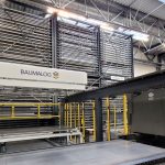 De systemen van Baumalog zijn ontworpen voor het efficiënt verwerken van plaatmateriaal in afmetingen van 3×1,5 m, 4×2 m en 6×2 m, evenals profielen, buizen en staven tot 12 meter lang.