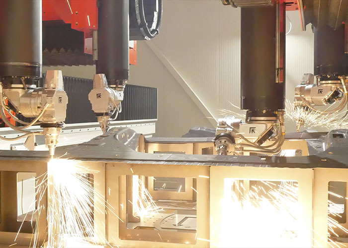Het hart van de Giga Laser Next is een unieke configuratie van vier gesynchroniseerde laserkoppen die gelijktijdig op hetzelfde onderdeel werken.