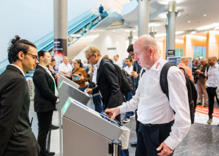 Met een ticket hebben bezoekers niet alleen toegang tot de stands van internationale exposanten, maar ook tot talrijke side-events, met name in de nieuwe Future Hub.