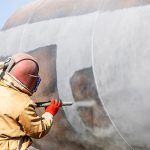 Ondernemers die werken met grote objecten, waardoor stralen in de buitenlucht soms noodzakelijk is, moeten volgens Vereniging ION actie ondernemen om problemen te voorkomen.