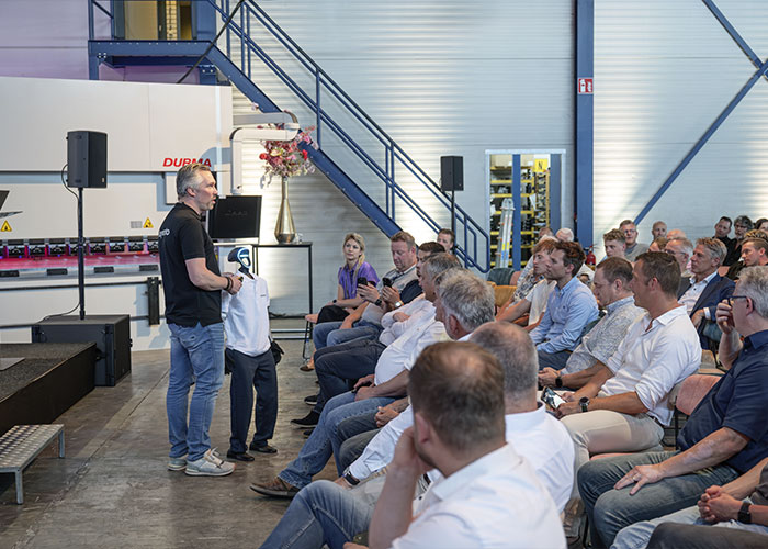 Spreker Thijs Dorssers had zijn humanoïde robot Robin mee gebracht. Humanoïds gaan volgens hem de komende 5 jaar een hoge vlucht nemen en de reguliere robotica totaal op zijn kop zetten.