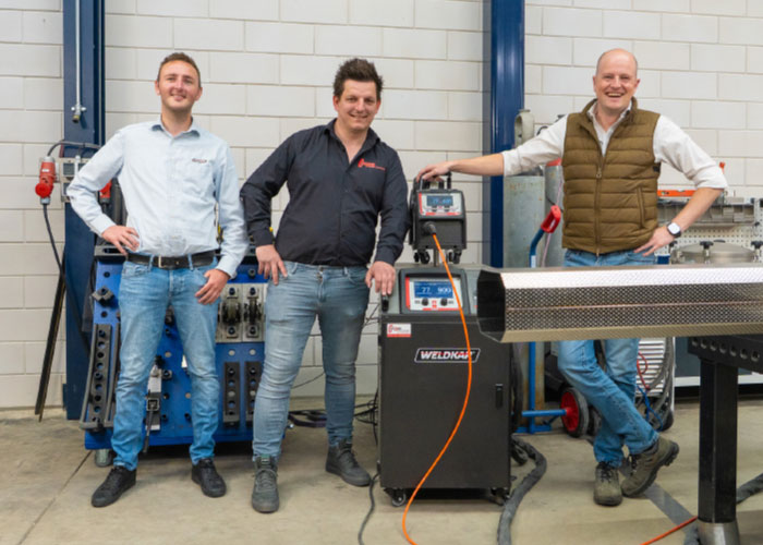 V.l.n.r. Arvin Vink van Laskar Las- en Snijtechniek, Bas Crooijmans van Crooijmans Machines en Gereedschappen en directeur Thomas Waals van de Van Bussel Metaal Groep. Thomas Waals: “Veel TIG-laswerk is overgenomen door het hand laserlassen.”
