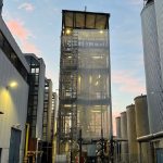 Na eerdere tests, pilots en demo’s wordt de installatie bij Kingspan Unidek de eerste commerciële en operationele toepassing van ijzerbrandstof in een industriële setting.