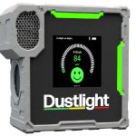 Latai presenteert Dustlight, een fijnstofwaarschuwingssysteem dat op het lichaam wordt gedragen en in realtime alarmeert wanneer blootstellingslimieten worden overschreden.